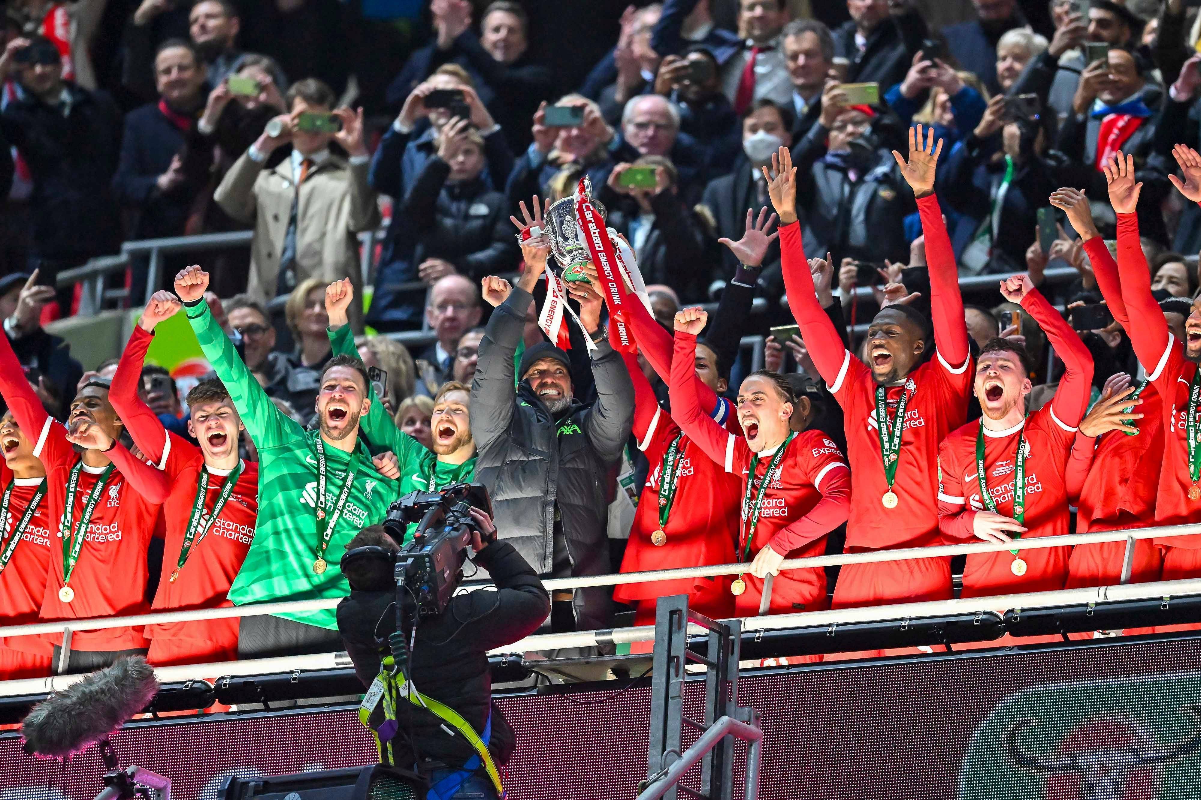 曼联客场告捷，卫冕冠军气势辉煌的简单介绍